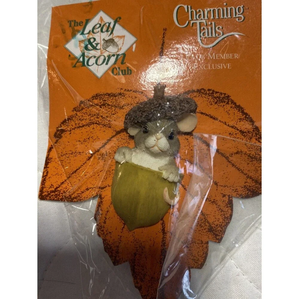 Charming Tails ‘Mouse Coming Out Of Acorn’ Lapel Pin Leaf & Acorn Club Exclusive